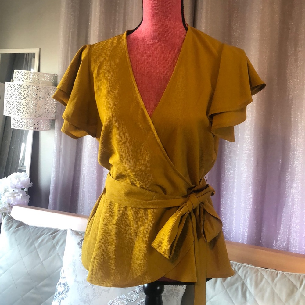 Peuce/Gold/mustard/ruffle blouse